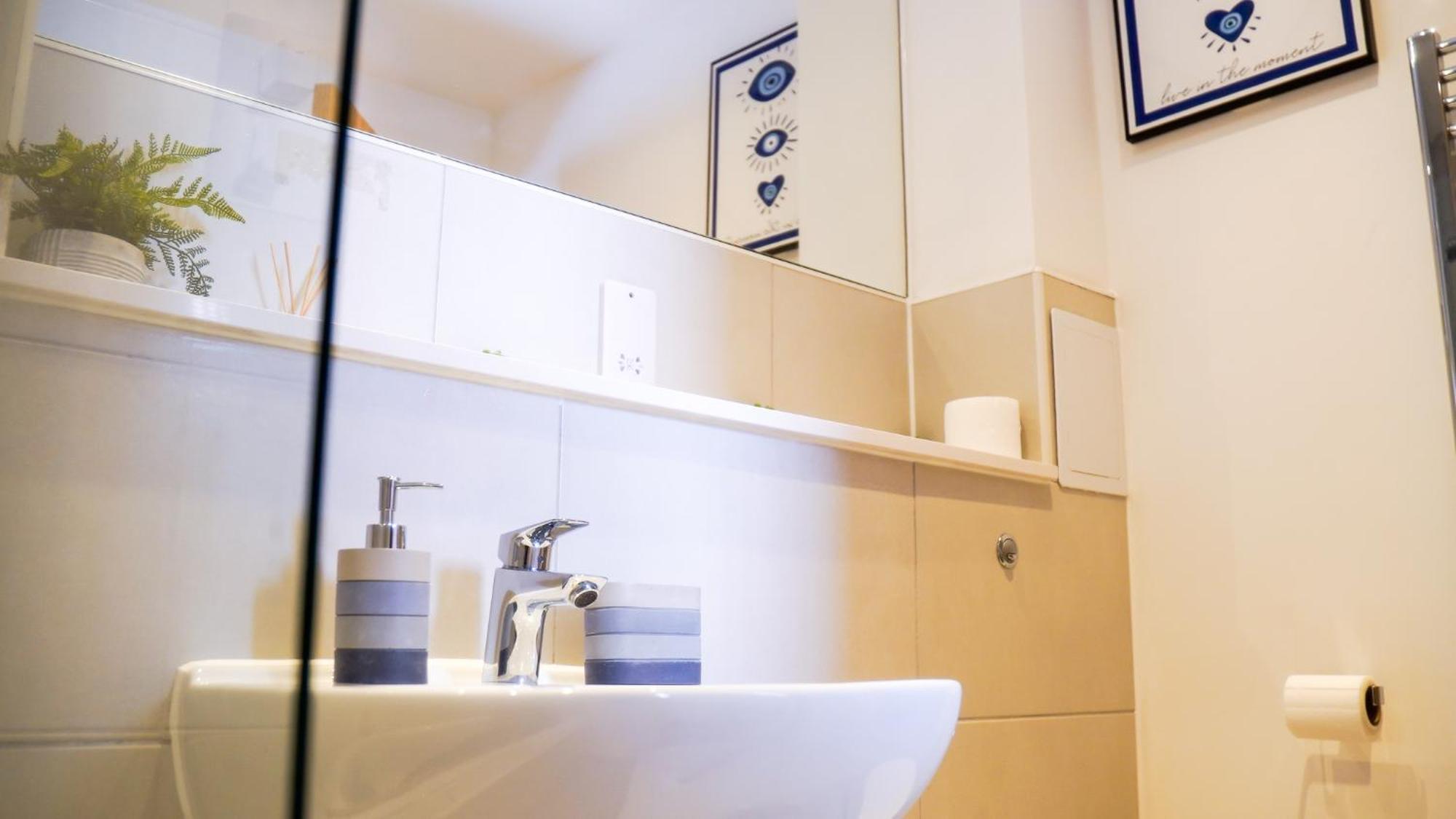 Manchester City Centre Apt With Balcony & Free Parking - Including Free 1-Hour Late Check-Out For Bookings On The 29Th 31St May, Justeat Voucher For 2-Night Stays Minimum! 曼彻斯特 外观 照片