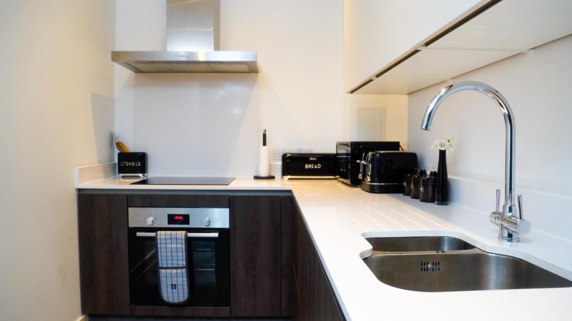 Manchester City Centre Apt With Balcony & Free Parking - Including Free 1-Hour Late Check-Out For Bookings On The 29Th 31St May, Justeat Voucher For 2-Night Stays Minimum! 曼彻斯特 外观 照片