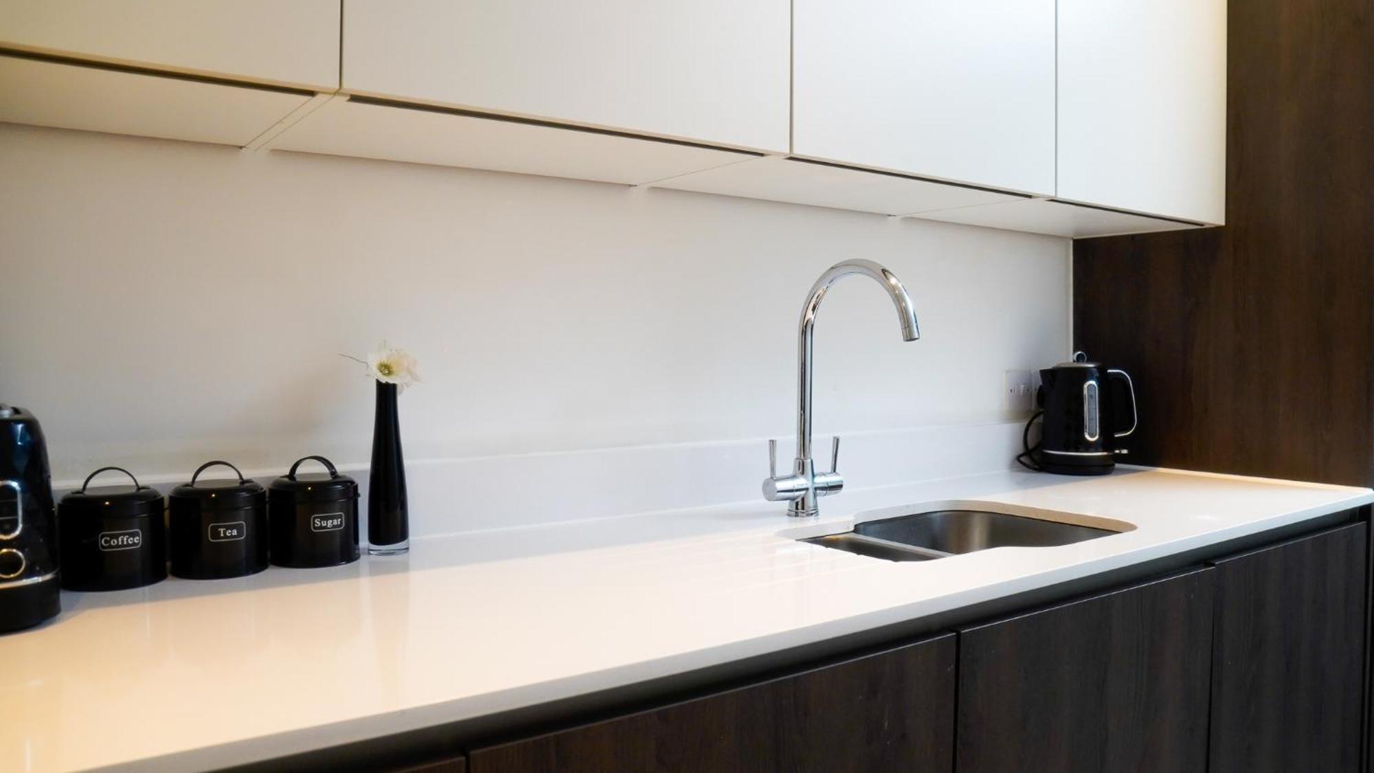 Manchester City Centre Apt With Balcony & Free Parking - Including Free 1-Hour Late Check-Out For Bookings On The 29Th 31St May, Justeat Voucher For 2-Night Stays Minimum! 曼彻斯特 外观 照片