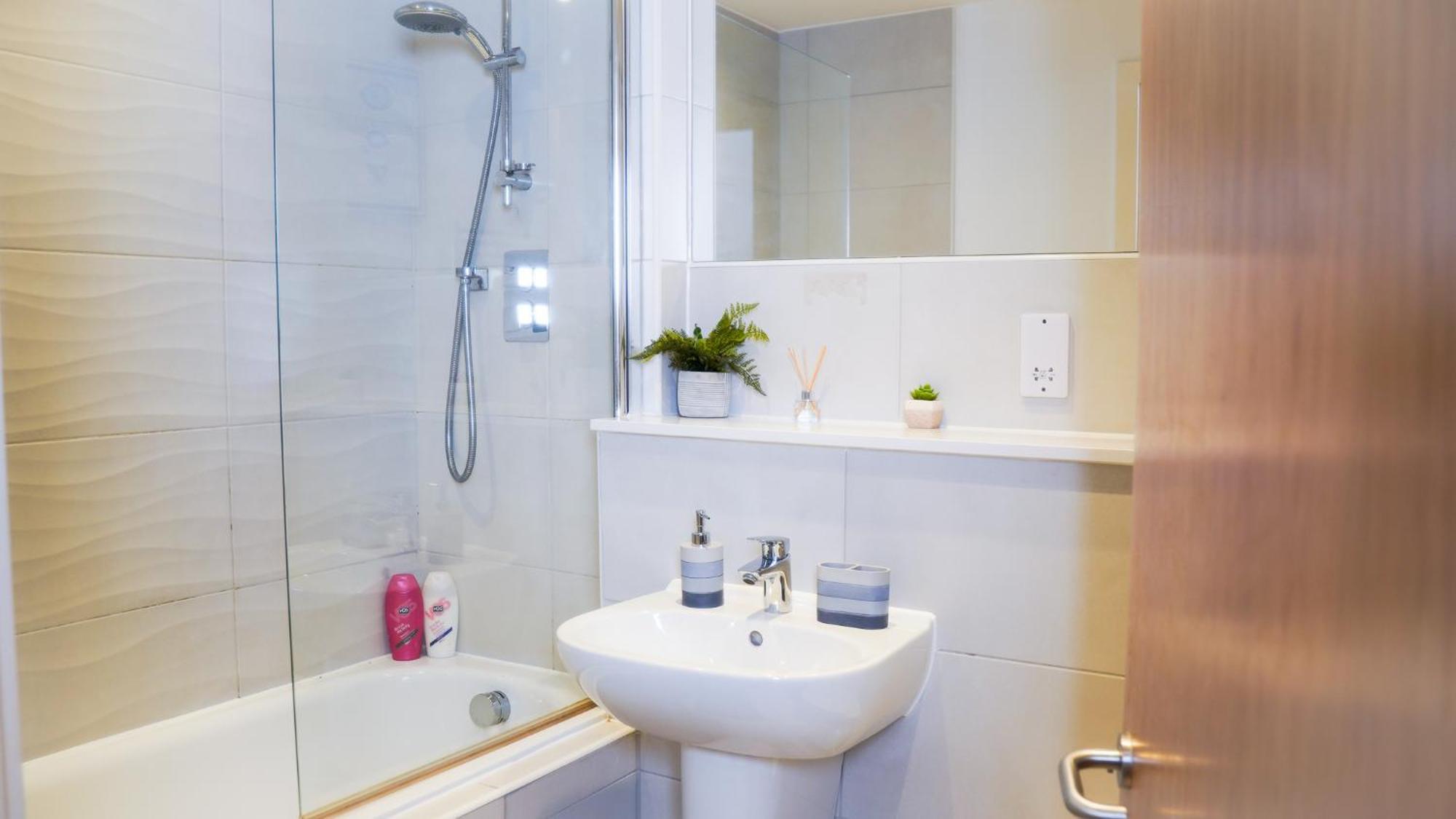 Manchester City Centre Apt With Balcony & Free Parking - Including Free 1-Hour Late Check-Out For Bookings On The 29Th 31St May, Justeat Voucher For 2-Night Stays Minimum! 曼彻斯特 外观 照片