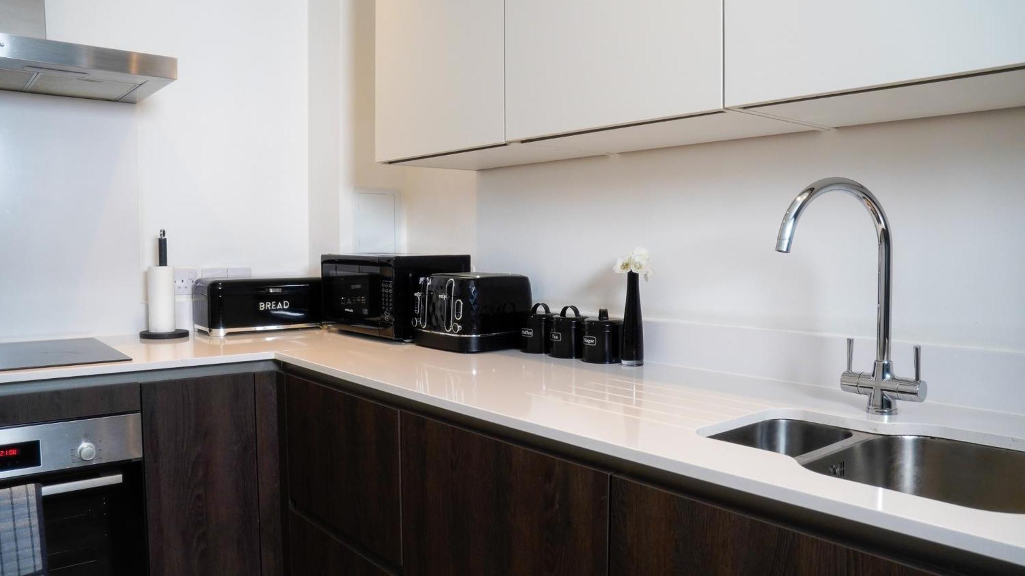 Manchester City Centre Apt With Balcony & Free Parking - Including Free 1-Hour Late Check-Out For Bookings On The 29Th 31St May, Justeat Voucher For 2-Night Stays Minimum! 曼彻斯特 外观 照片